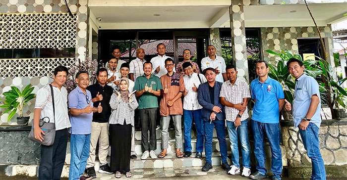 Manajemen The Hana Park Cilegon bersama warga Puri Hijau Regency bahas legalitas developer baru.