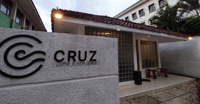 cruz cafe di serang